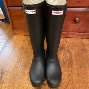 Hunter black rain boots 7m/8f